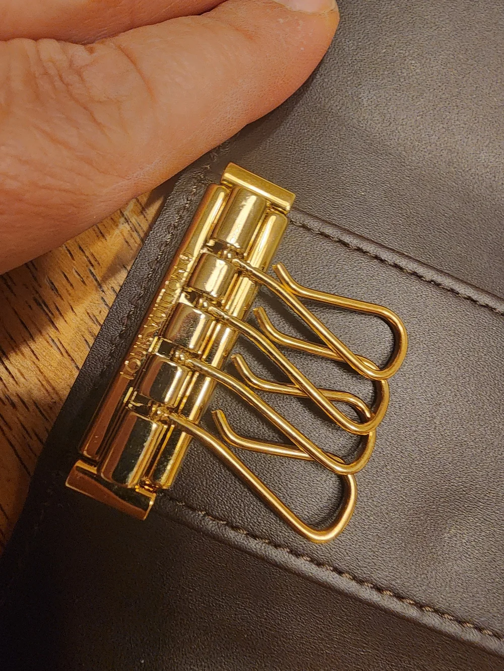 Louis Vuitton Multiclés 4 Key Holder crafted in Monogram Vernis leatherAmarante